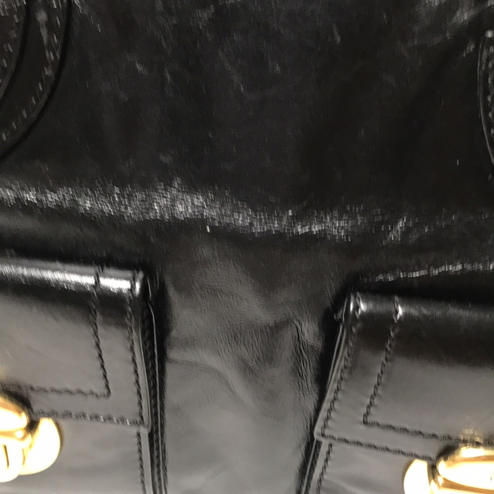 Marc Jacobs triple compartment satchel with double lock and gold tone hardware. - Picture 11 of 16